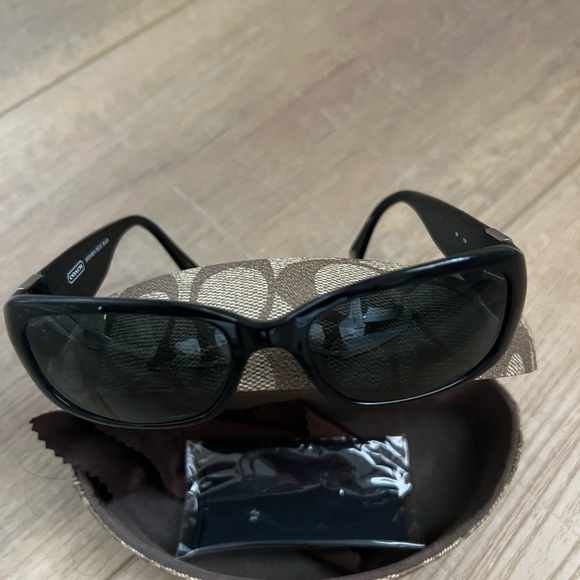 Gucci Black Sunglasses with Protective Case new without tag